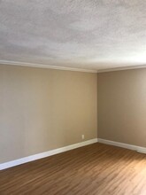 114 Lake Emerald Dr, Unit 305 in Oakland Park, FL - Building Photo - Building Photo