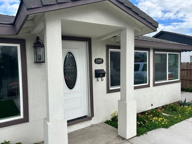 1525 W Orangeburg Ave in Modesto, CA - Building Photo - Building Photo