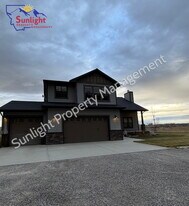 5281 River Rd in Laurel, MT - Building Photo