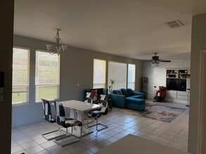 1084 Huntly Dr in Folsom, CA - Building Photo - Building Photo