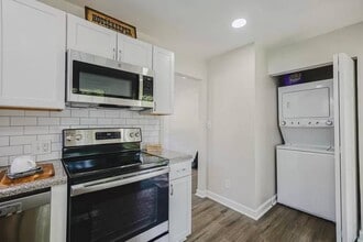 2106 Longleaf Dr in Charlotte, NC - Foto de edificio - Building Photo