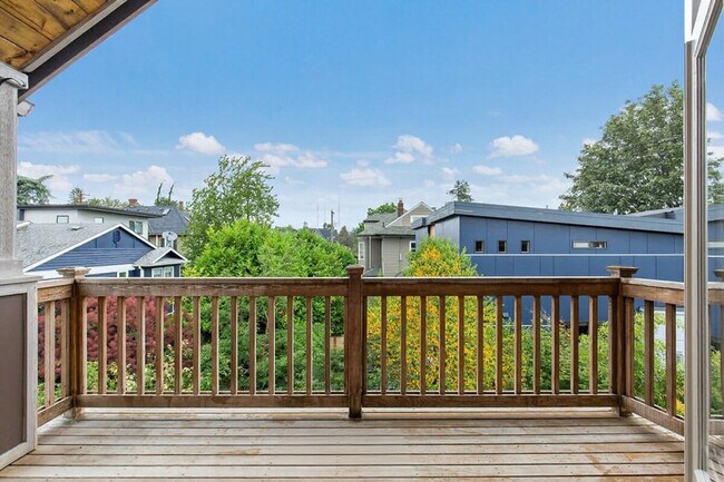 1916 E Spruce St, Unit SI ID1036059P in Seattle, WA - Building Photo - Building Photo