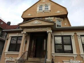 188 Beach 91st St in Rockaway Beach, NY - Foto de edificio - Building Photo