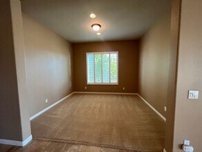 10440 Lakeshore Dr in Apple Valley, CA - Building Photo - Building Photo