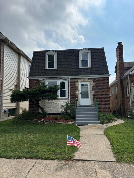 5722 N Leonard Ave in Chicago, IL - Building Photo