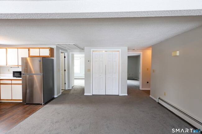 62 Whiton St in Windsor Locks, CT - Building Photo - Building Photo