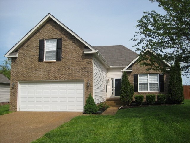 2027 Patrick Way in Spring Hill, TN - Building Photo