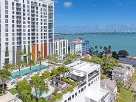 600 NE 27th St in Miami, FL - Building Photo