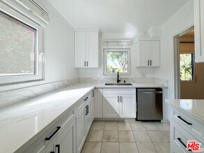 1116 Chelsea Ave in Santa Monica, CA - Building Photo - Building Photo