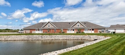 Village at Edson Creek in Vermilion, OH - Foto de edificio - Primary Photo