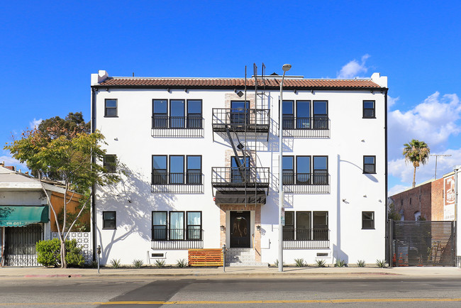 4715 Fountain Ave in Los Angeles, CA - Building Photo - Primary Photo