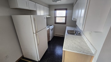 94 16th Ave in Newark, NJ - Foto de edificio - Building Photo