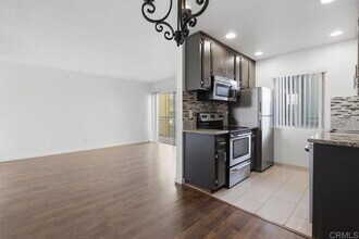 2266 Grand Ave, Unit 25 in San Diego, CA - Foto de edificio - Building Photo