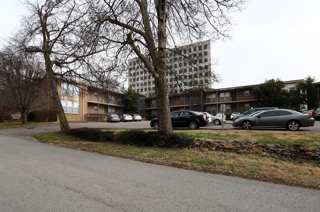 West End Manor Apartments in Nashville, TN - Foto de edificio - Building Photo