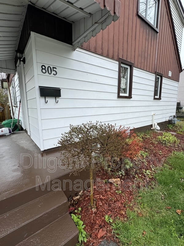 property at 805 Morphet Ave