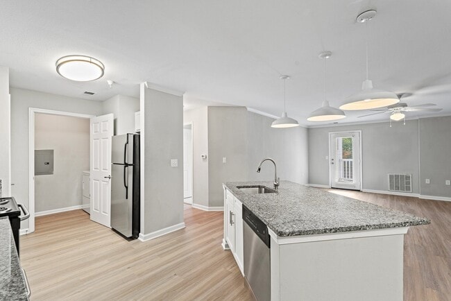 SomerHill Farms Apartments in Gainesville, VA - Foto de edificio - Building Photo