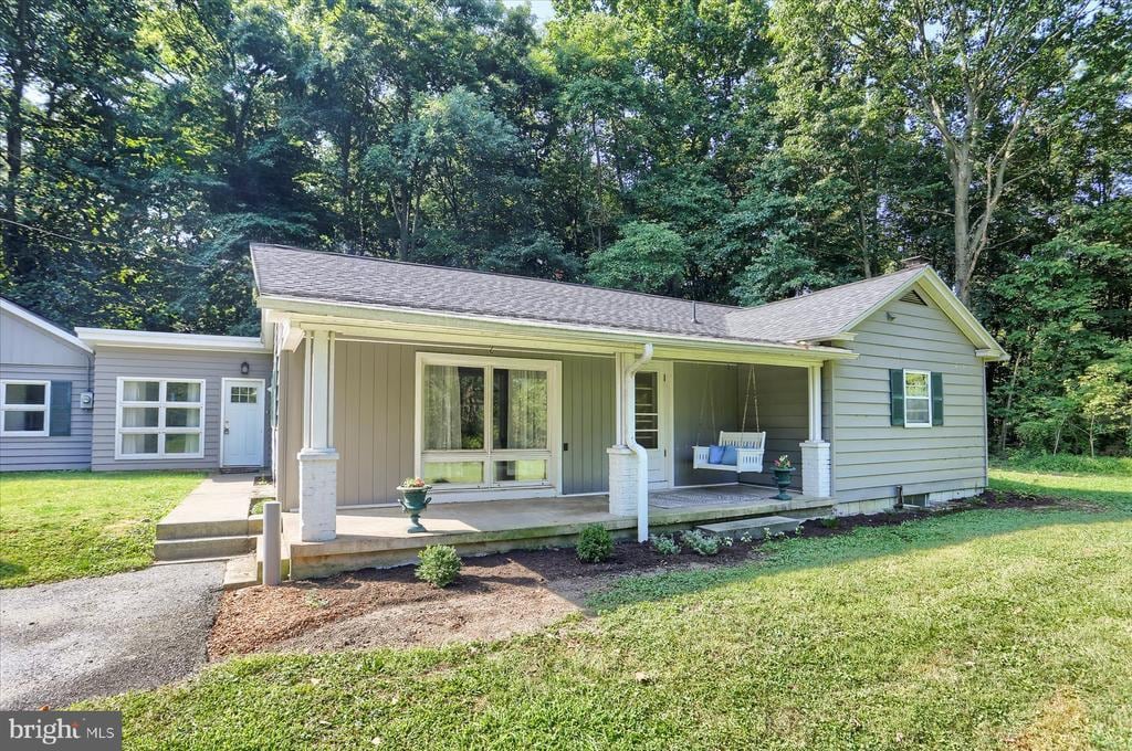 2052 Foxianna Rd in Middletown, PA - Building Photo