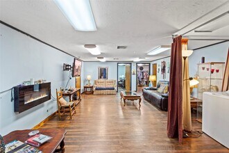 200 Motel Dr. in Alvin, TX - Building Photo - Building Photo