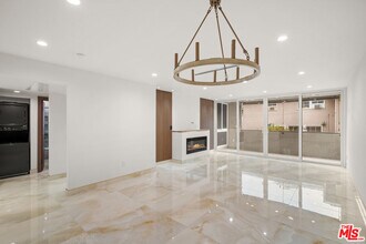 125 W Mountain St in Glendale, CA - Foto de edificio - Building Photo