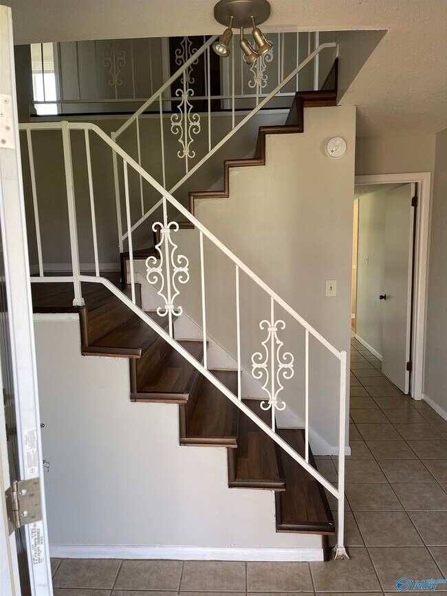 4903 Alburta Rd NW in Huntsville, AL - Building Photo - Building Photo