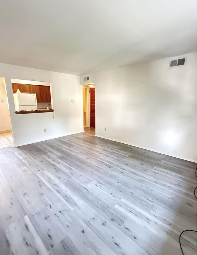 5032 Firnley Ave, Unit 4