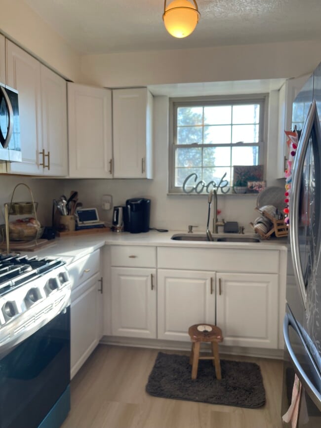 1197 Pine Hollow Rd in Mckees Rocks, PA - Building Photo - Building Photo