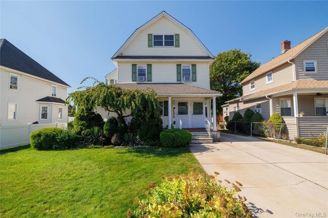 138 N Forest Ave in Rockville Centre, NY - Building Photo - Building Photo