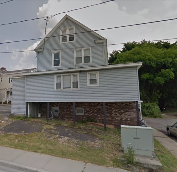 37 River St in Glens Falls, NY - Building Photo