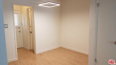 8630 Falmouth Ave-Unit -2 in Los Angeles, CA - Building Photo - Building Photo