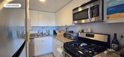 225 8th Ave in New York, NY - Building Photo - Building Photo