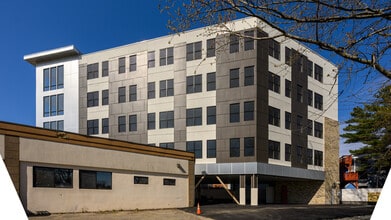 319 Broadway in Everett, MA - Foto de edificio - Building Photo