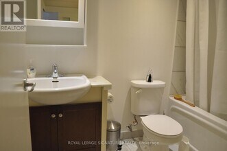 8 York St in Toronto, ON - Building Photo - Building Photo