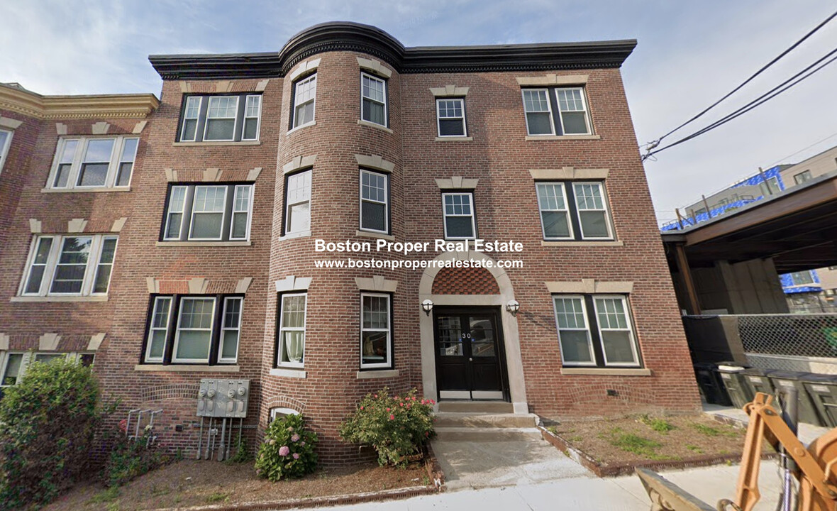 30 Montebello Rd, Unit 3 in Boston, MA - Building Photo