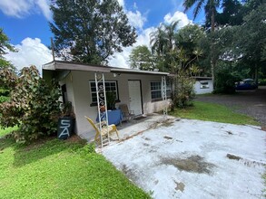 240 W Mariana Ave in North Fort Myers, FL - Building Photo - Building Photo