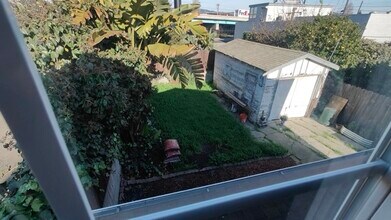 3334 Elmwood Ave, Unit Elmwood upstairs in Oakland, CA - Building Photo - Building Photo