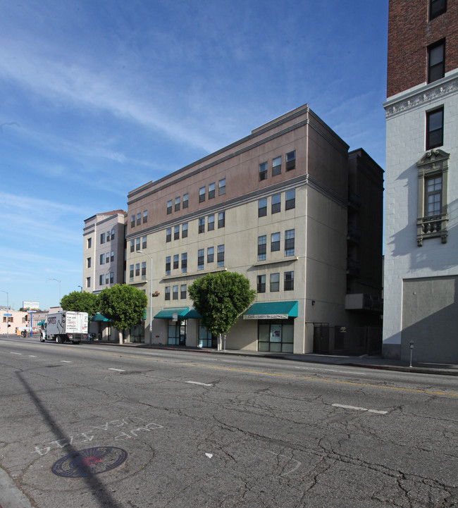 Crescent Village in Los Angeles, CA - Foto de edificio - Building Photo