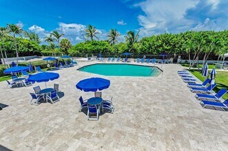 145 S Ocean Ave, Unit 214 in Palm Beach Shores, FL - Building Photo - Building Photo