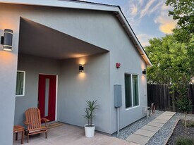 711 N Hobson Ave in West Sacramento, CA - Building Photo