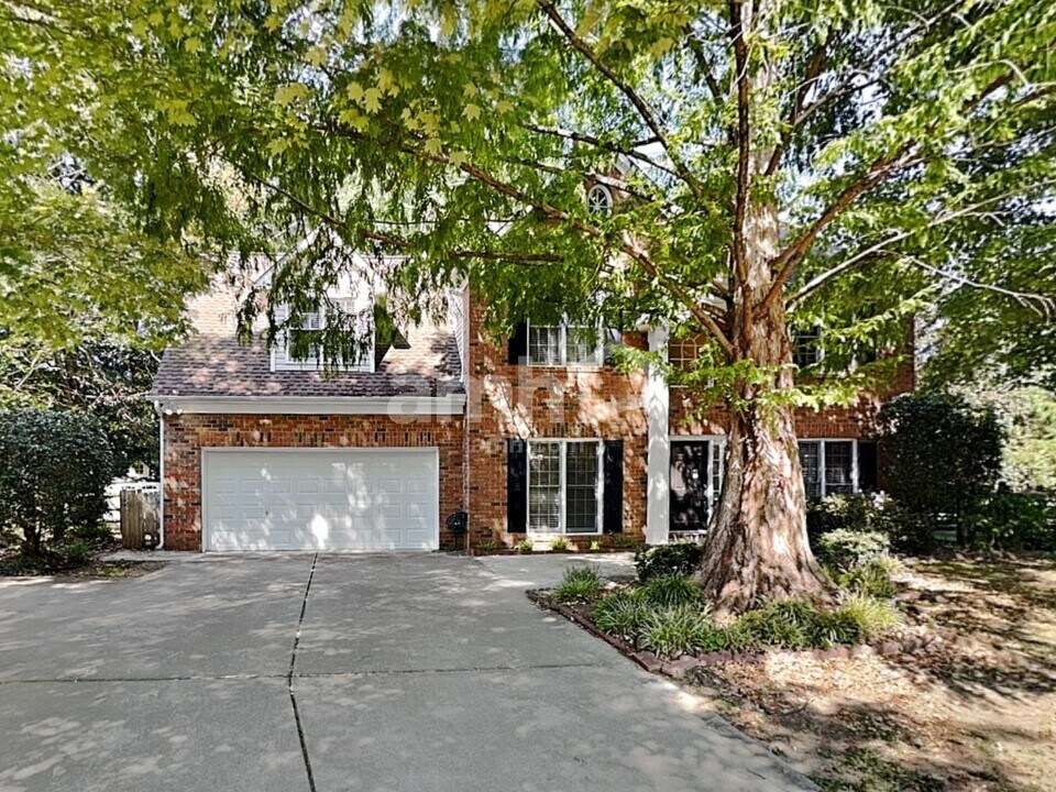 10105 Grimbsy Ct in Huntersville, NC - Building Photo