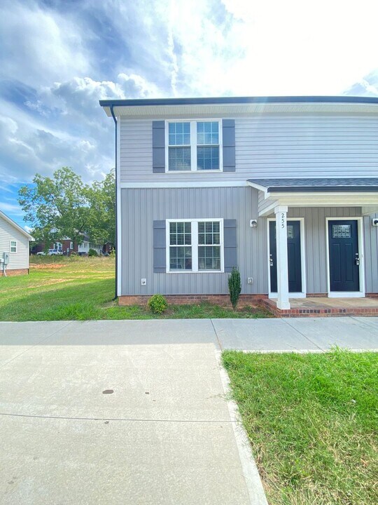 255 Kimball St in Kannapolis, NC - Building Photo