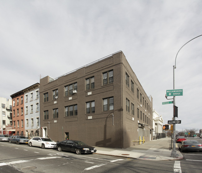 808 Driggs Ave in Brooklyn, NY - Building Photo - Building Photo