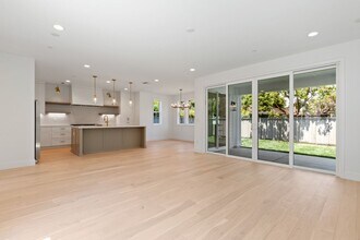 1573 Chestnut St in San Carlos, CA - Building Photo - Building Photo