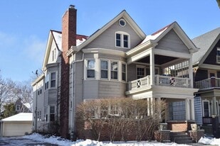 2825 N Frederick AV in Milwaukee, WI - Building Photo