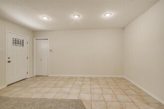 1300 Clearfield Dr in Austin, TX - Building Photo - Building Photo