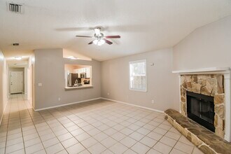 2982 Caroline Crest Dr E in Jacksonville, FL - Foto de edificio - Building Photo