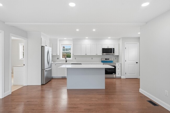 24 Daytona St in Nashua, NH - Building Photo - Building Photo