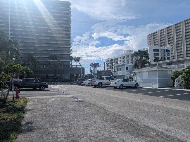 3221 NE 9th St in Pompano Beach, FL - Building Photo - Building Photo