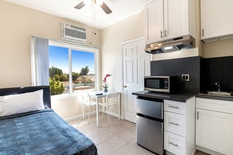 South Park Place Apartments in Los Angeles, CA - Building Photo - Building Photo