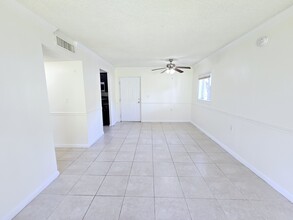 1056 Benoist Farms Rd in West Palm Beach, FL - Building Photo - Building Photo