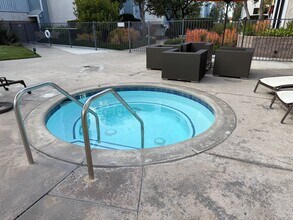 8160 Manitoba St, Unit 203 in Playa Del Rey, CA - Building Photo - Building Photo